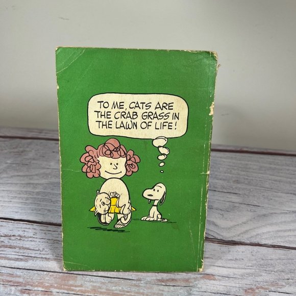 Vintage It’s A Dog's Life Charlie Brown 1968 Book by Charles M Schultz Rare - Picture 2 of 5